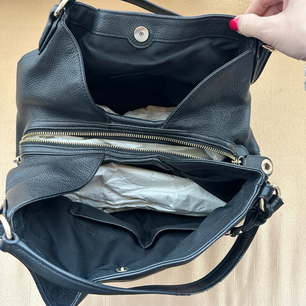 Coach Edie 31 Black Shoulder Bag in Refined Pebbled Leather - Picture 4 of 11